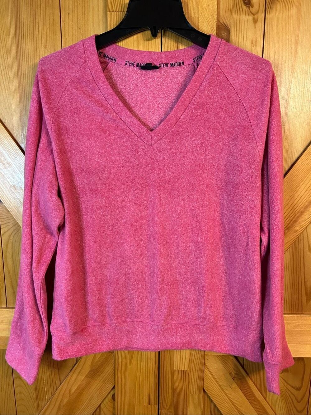 Steve Madden pink white fleece V-neck sweater size large (0363)